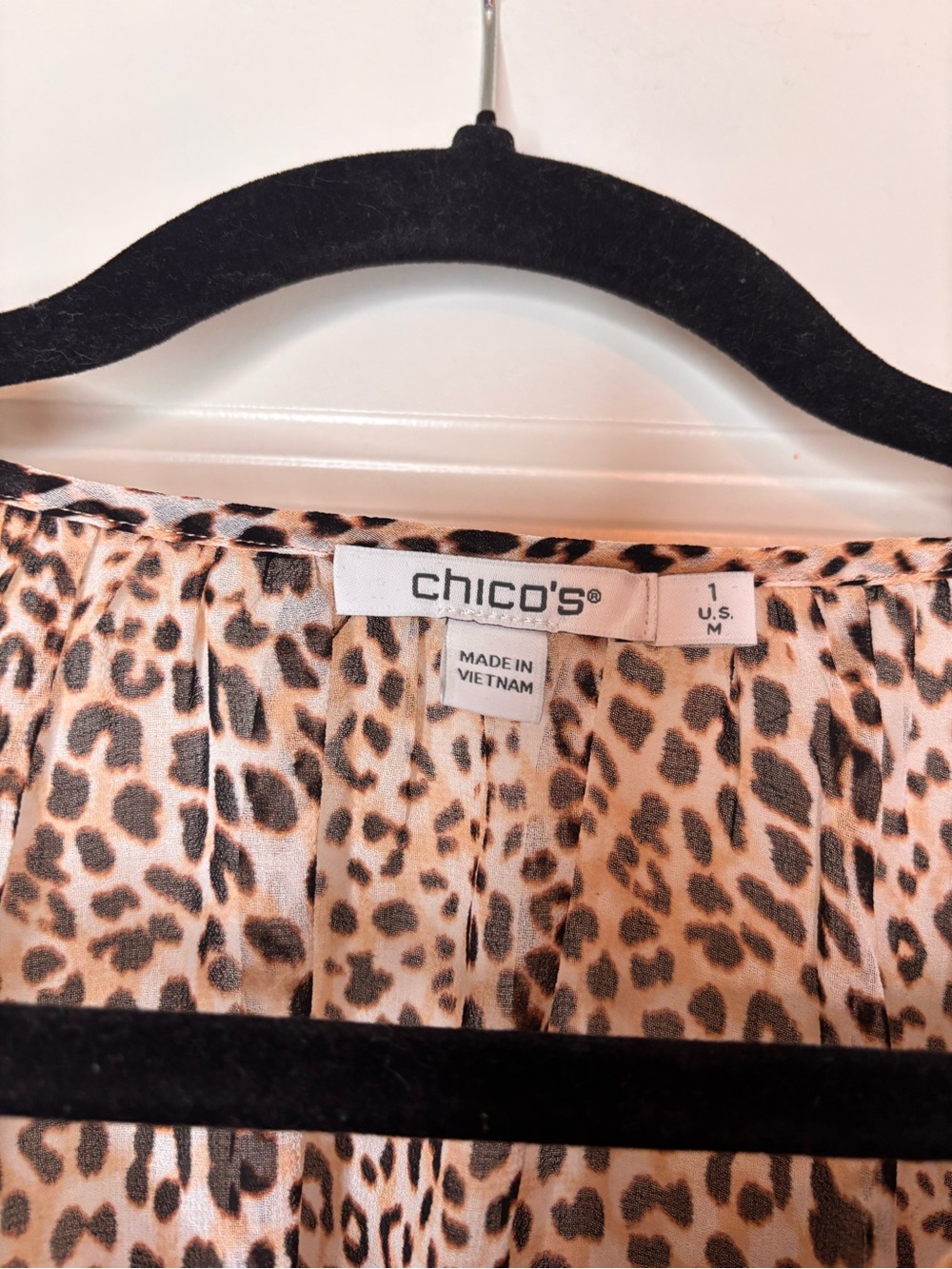 Chico's Leopard Print Ruffle Sleeve Blouse Size M Boho Chic Animal Print Top - Picture 8 of 10